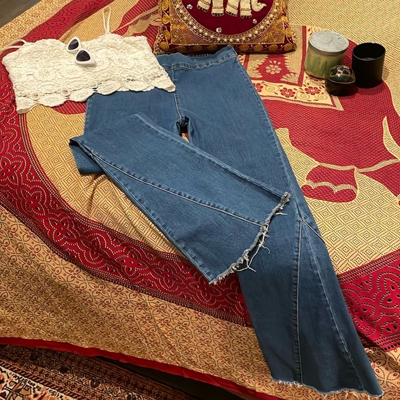 EUC Blue Blush elastic waist bell bottom stretch jeans - Picture 1 of 7
